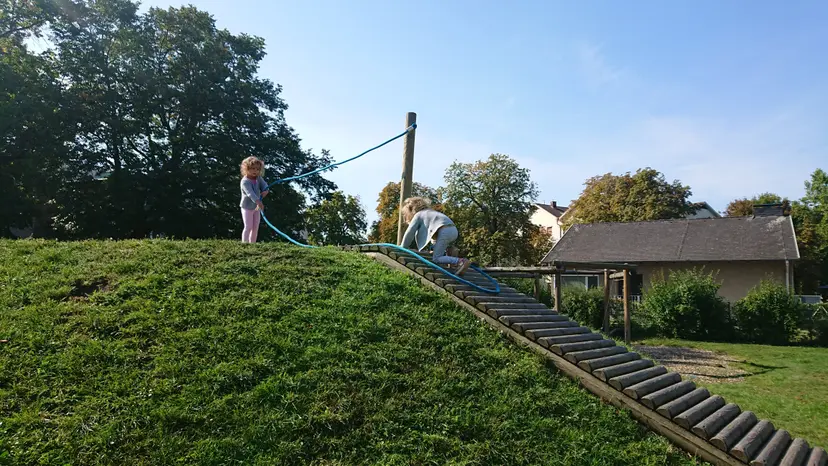 Spielplatz Hennebergplatz 4