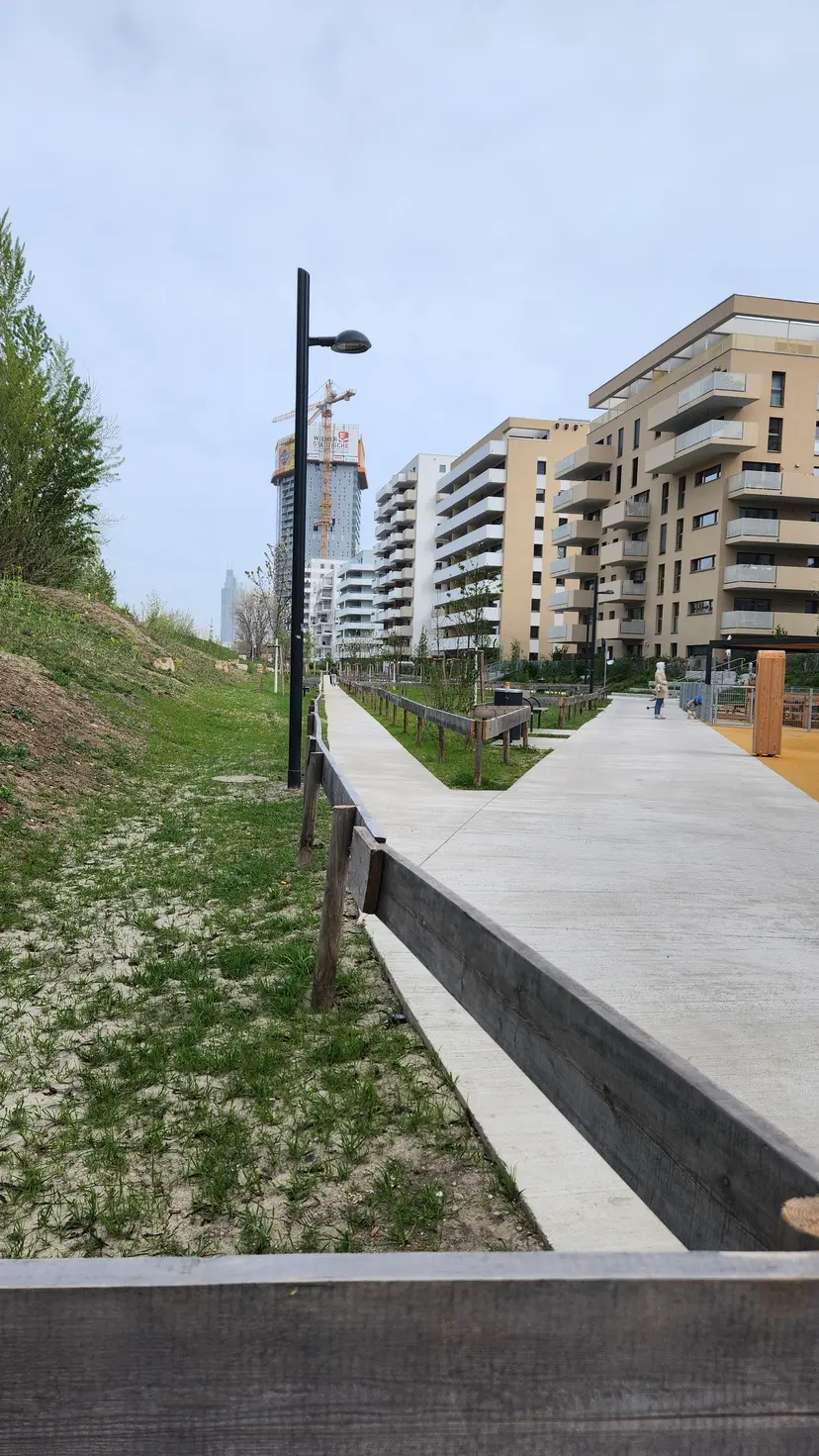 Spielplatz "Drehen und Wippen" 2
