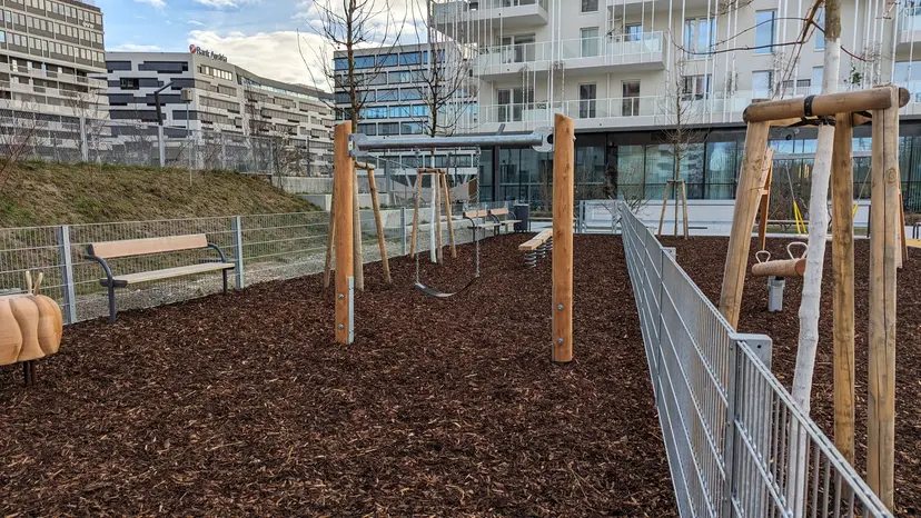 Spielplatz "Drehen und Wippen" 5