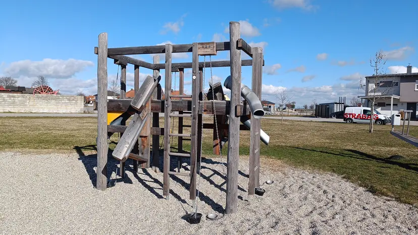 Kinderspielplatz 4