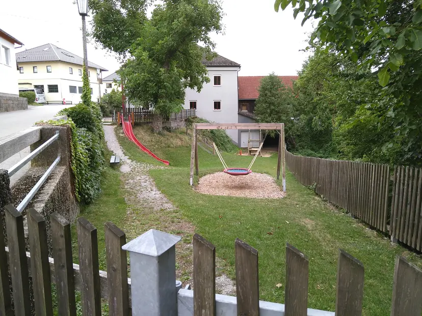 Kinderspielplatz der Gemeinde Maria Schmolln 4
