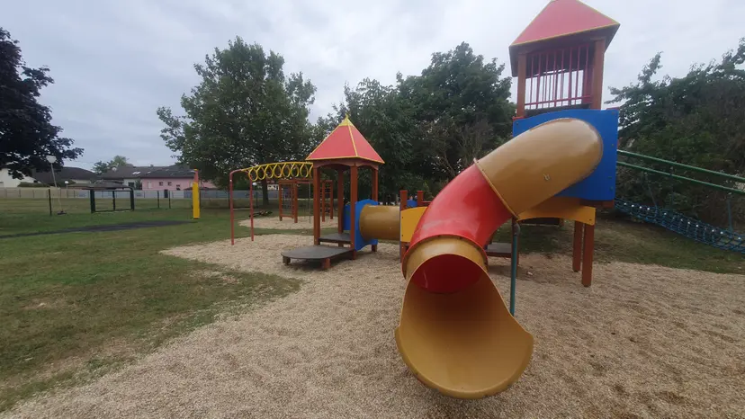 Spielplatz neben Hallenbad 2