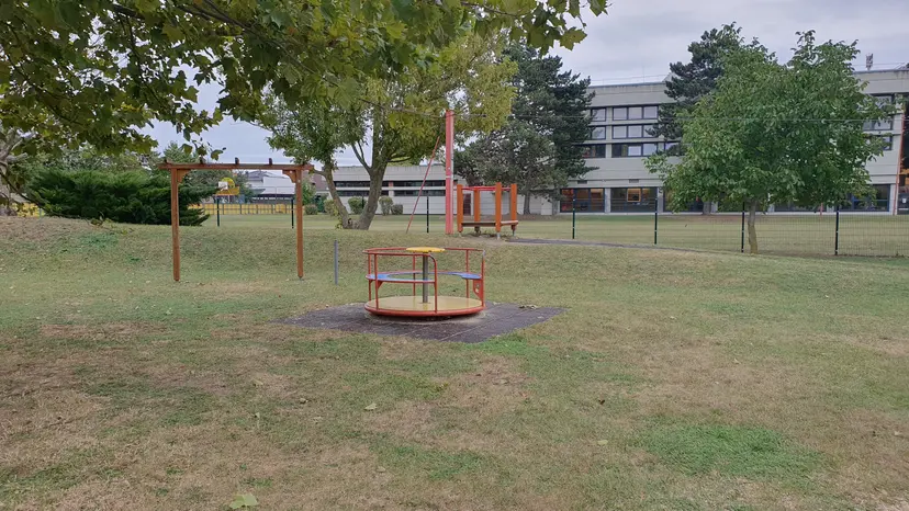 Spielplatz neben Hallenbad 4