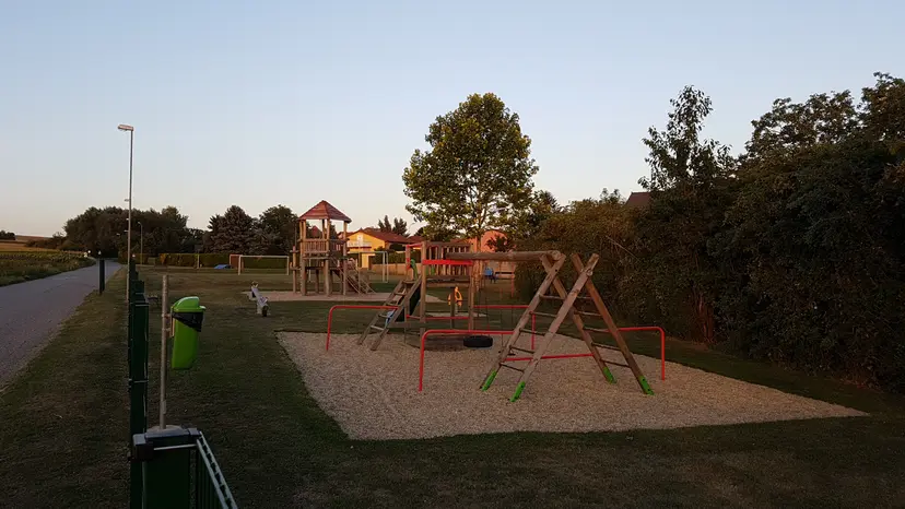 Spielplatz, Skateanlage, Fußballfeld 4
