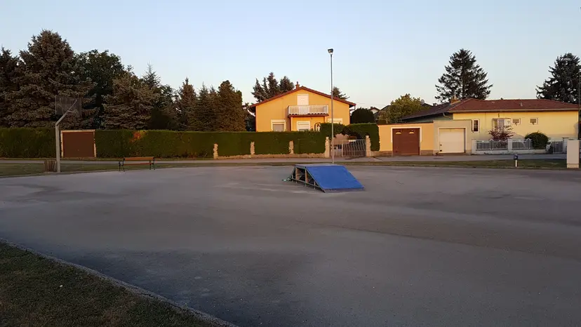 Spielplatz, Skateanlage, Fußballfeld 5