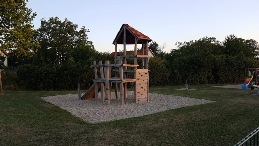 Spielplatz, Skateanlage, Fußballfeld 6
