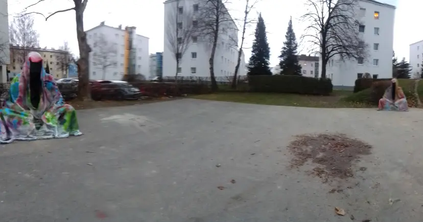 Radfahrbahn und Spielplatz Glöckelstraße 6