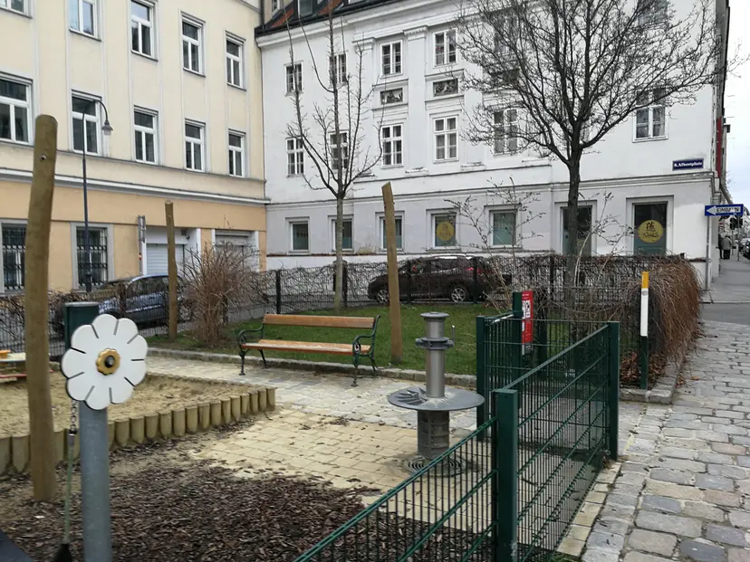 Kinderspielplatz 4