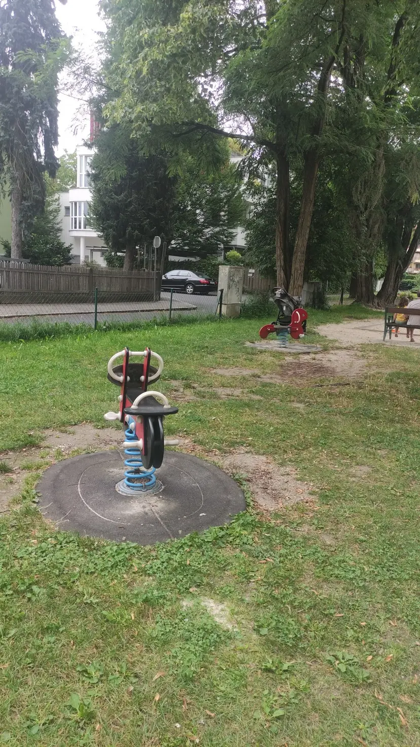 Kinderspielplatz 4