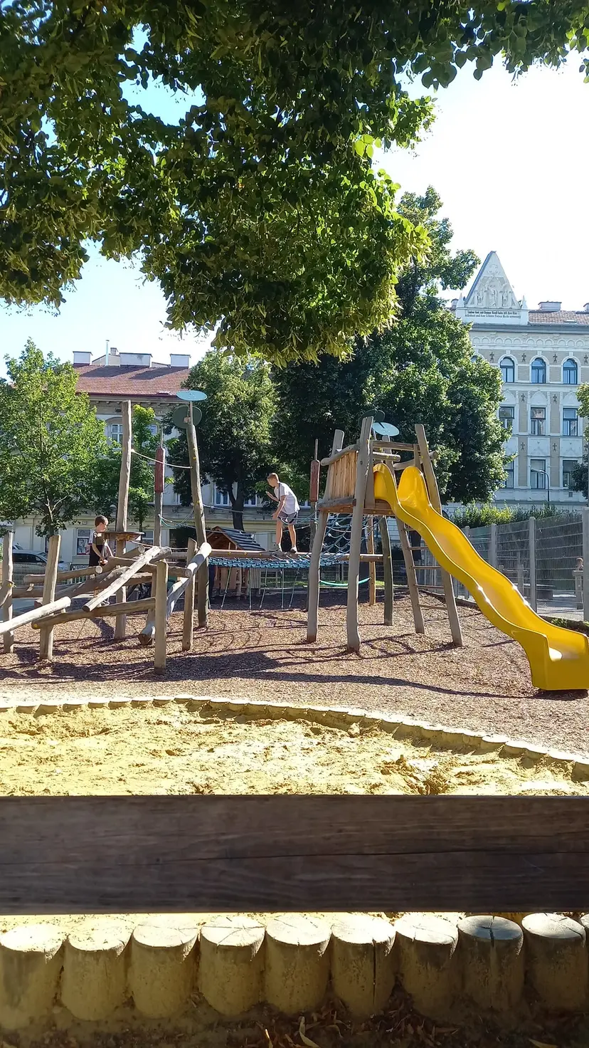 Spielplatz Parkanlage Stillfriedplatz 3