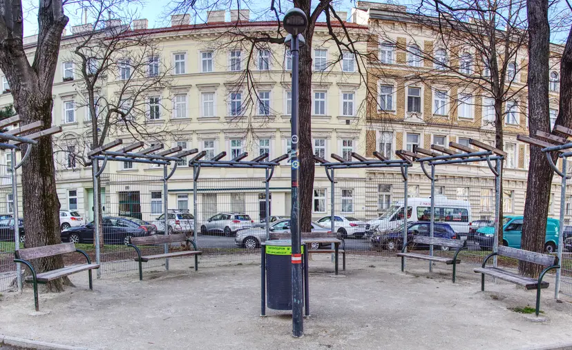 Spielplatz Parkanlage Stillfriedplatz 4
