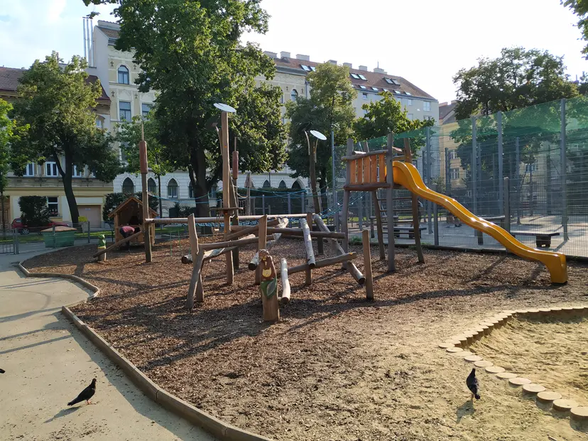 Spielplatz Parkanlage Stillfriedplatz 6