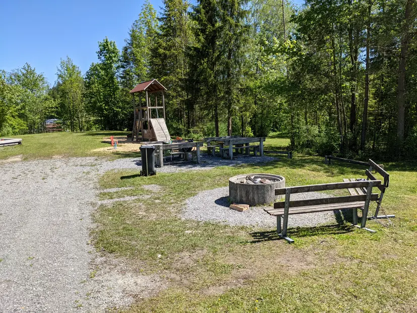 Spielplatz und Grillplatz am Stausee Andelsbuch 3