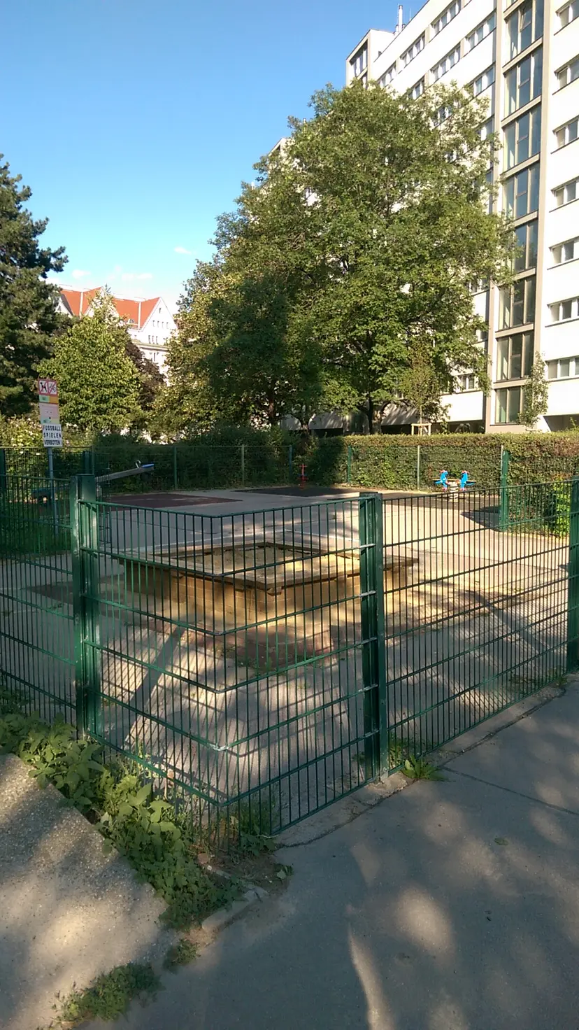 Kleinkinderspielplatz 3