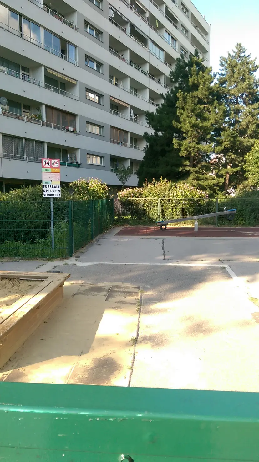 Kleinkinderspielplatz 5