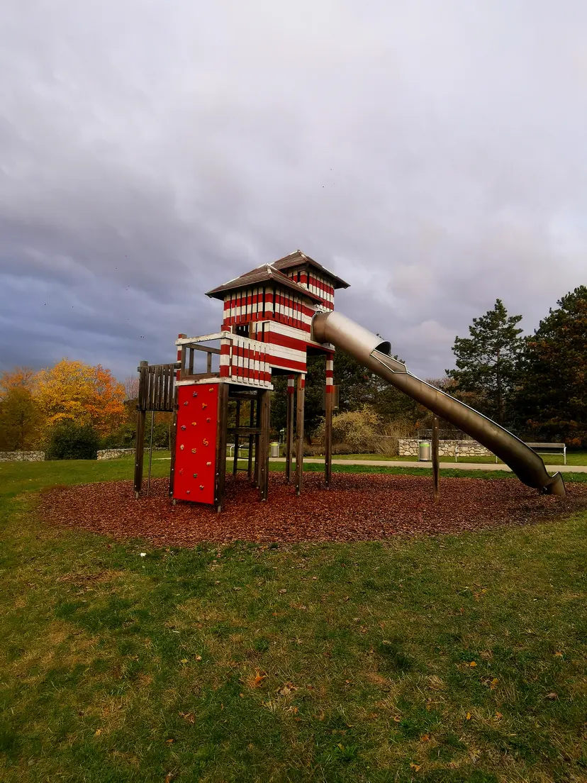 Spielplatz - Kletter- und Rutschenturm 2