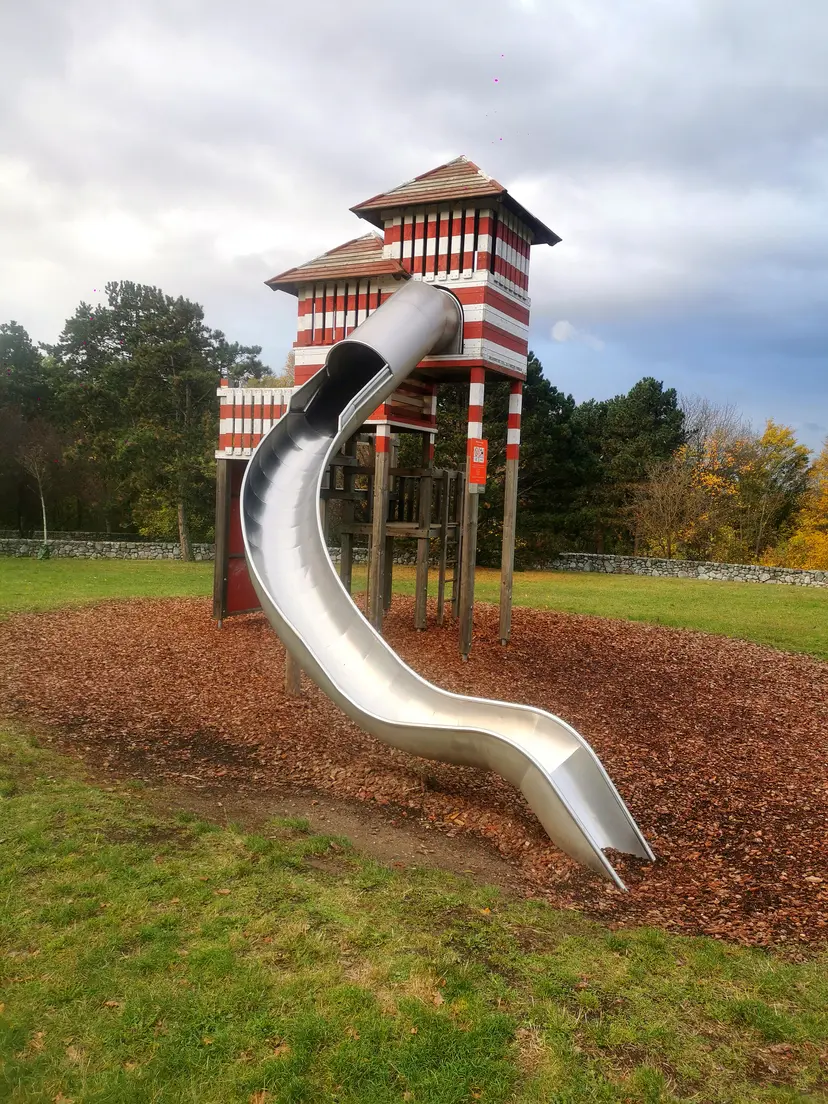 Spielplatz - Kletter- und Rutschenturm 4