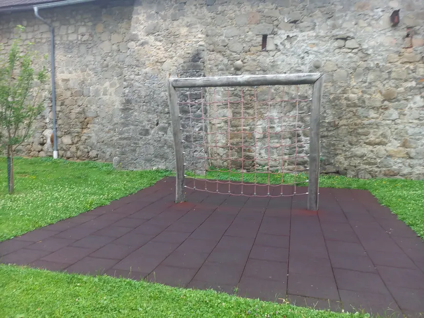 Spielplatz/Sportplatz 4