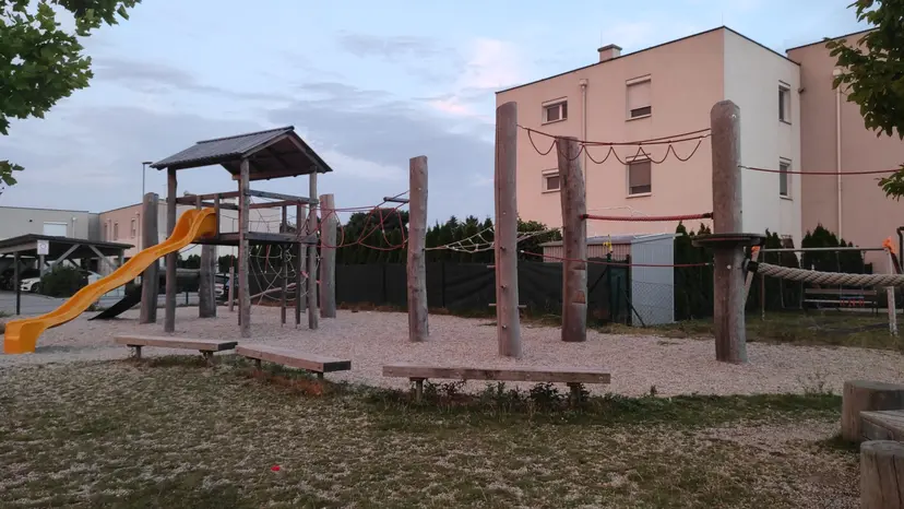 Kinderspielplatz 2
