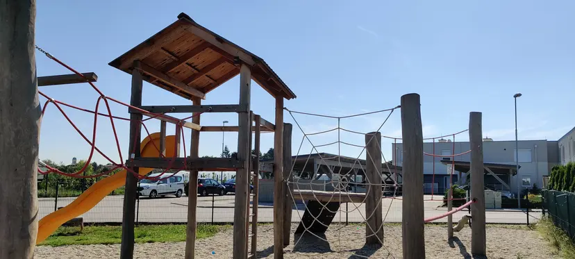 Kinderspielplatz 4