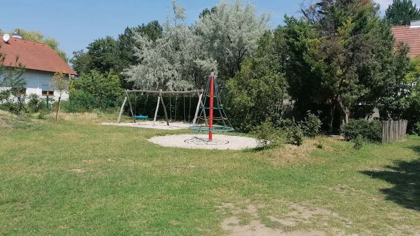 Spielplatz Straußgasse Möllersdorf 2