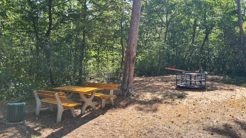 Waldspielplatz hinter der Kirche 5