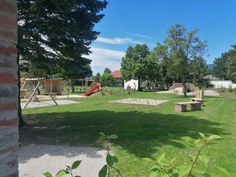 ZIEGEL Spielplatz 3