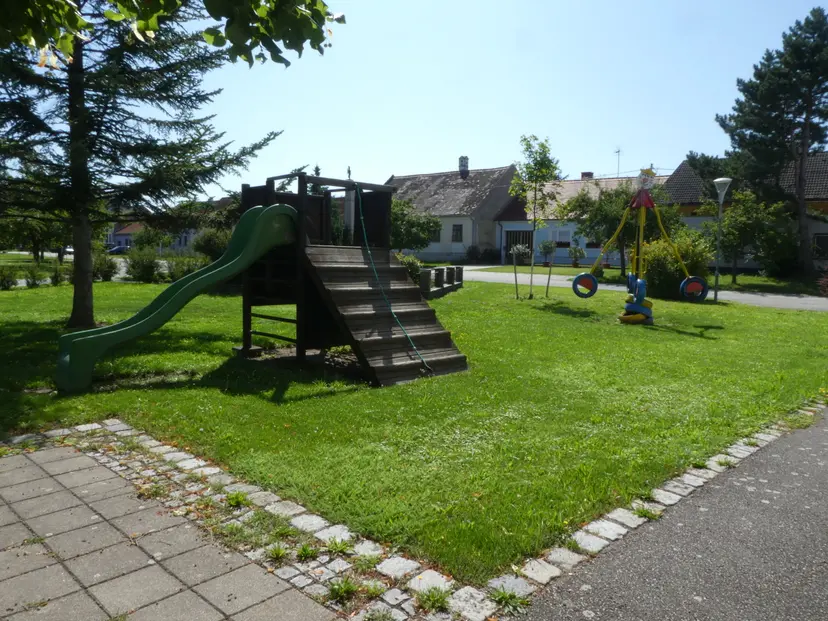 Spielplatz Eggendorf im Thale 2