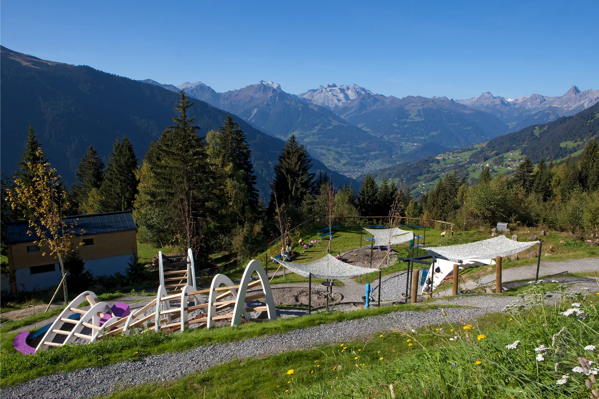 Silberspielwelt - Spielplatz mit über 1.000m² inkl. Hüpfburg und Holzkugelbahn