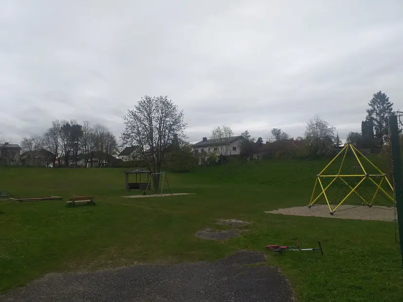 Kinder- und Ballspielplatz 4