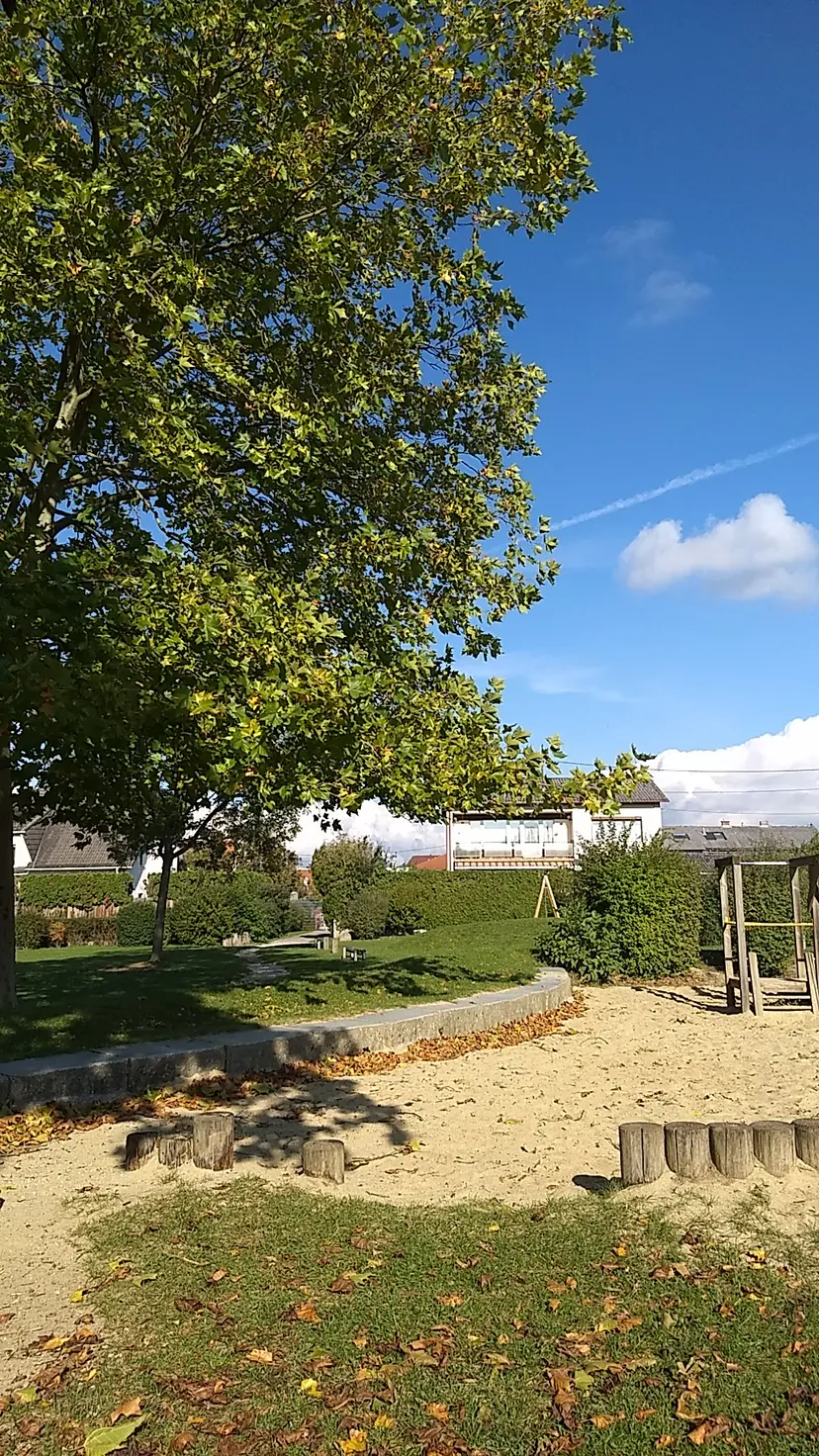 Spielplatz HermannBahrWeg 6