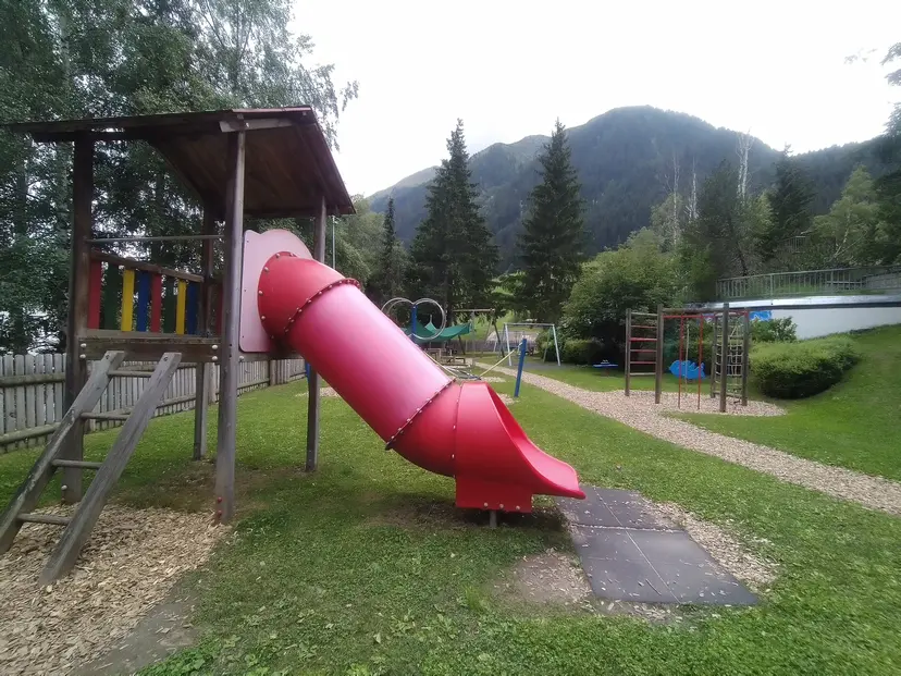 Spielplatz Dorfstrasse 2
