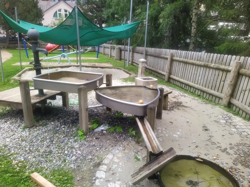 Spielplatz Dorfstrasse 5