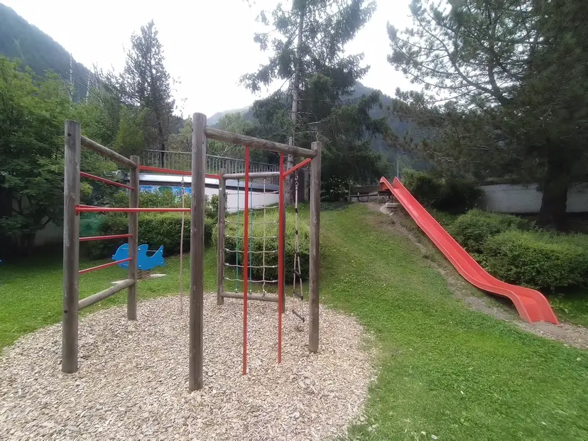 Spielplatz Dorfstrasse 6