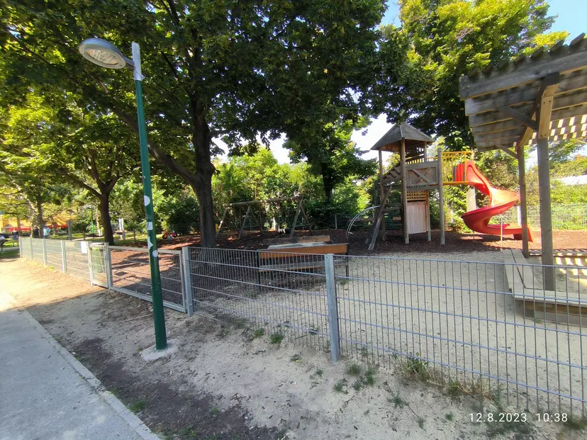 Kinderspielplatz 2