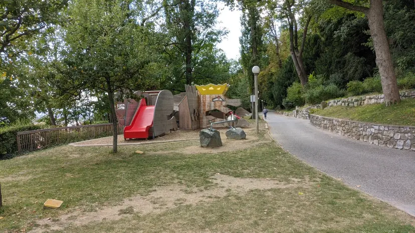 Kinderspielplatz Schlossberg 6
