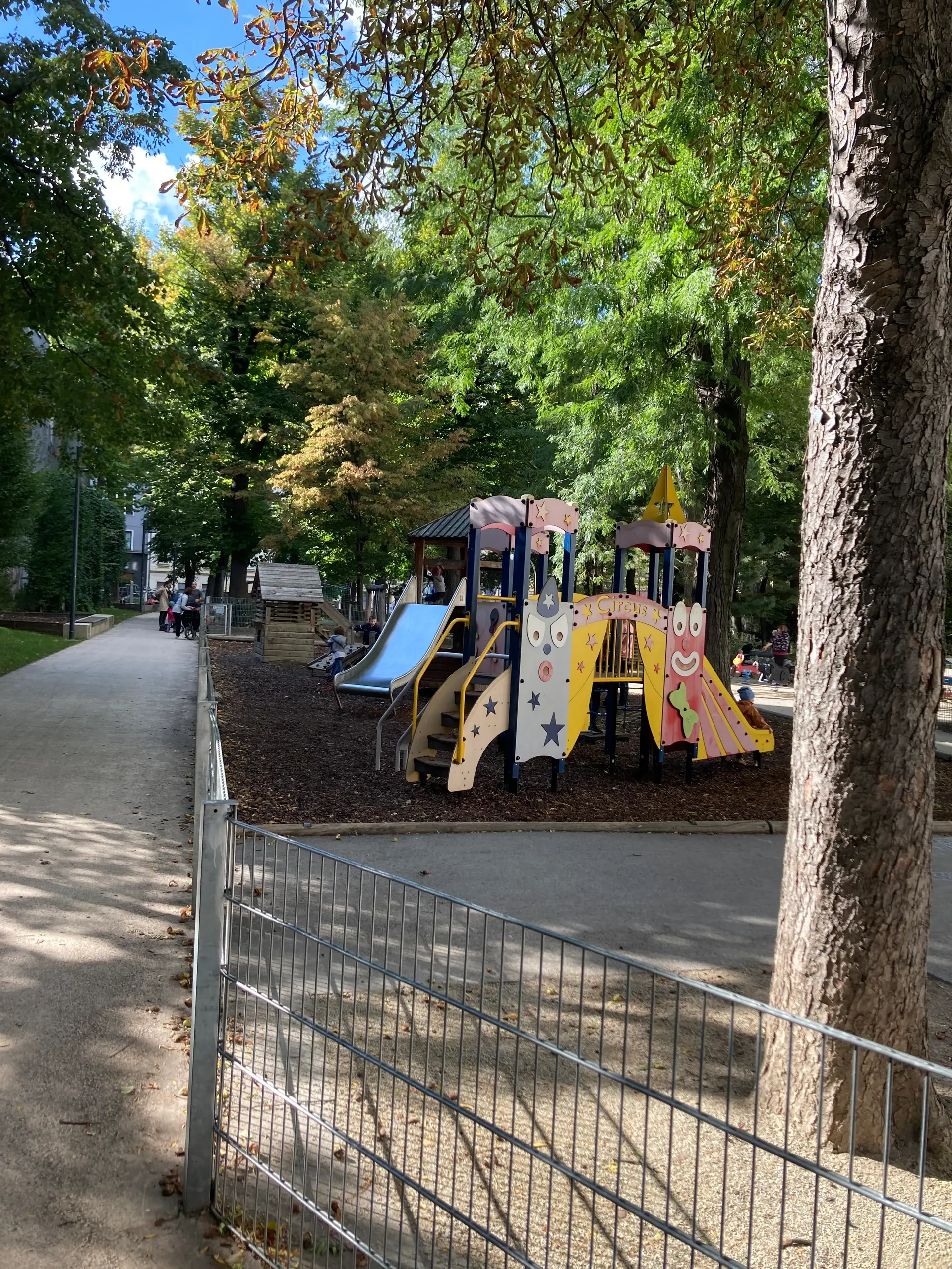 Spielplatz im Josef-Strauss-Park