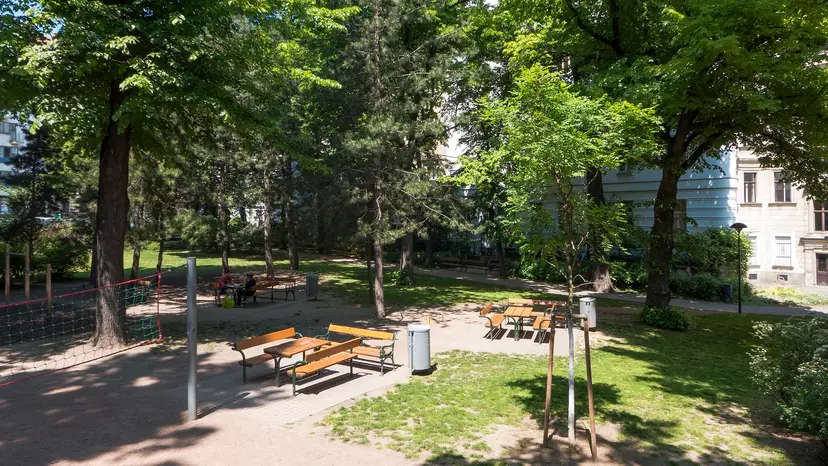Spielplatz im Josef-Strauss-Park 4