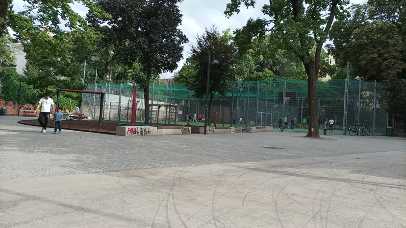 Spielplatz im Josef-Strauss-Park 5