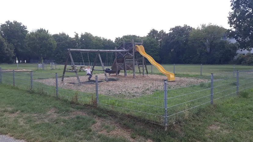 Öffentlicher Kinderspielplatz 4