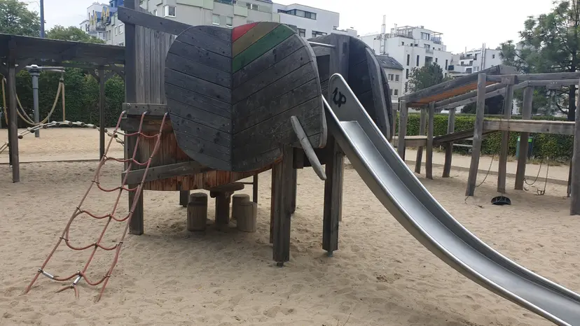 Kinderspielplatz 6