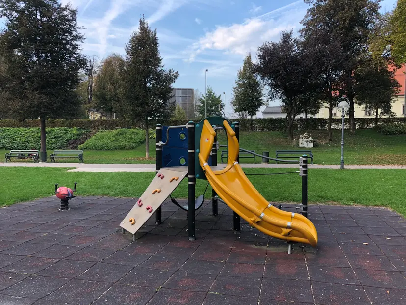 Kinderspielplatz 2