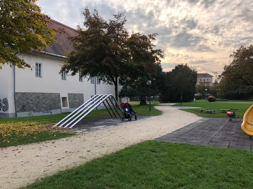 Kinderspielplatz 3