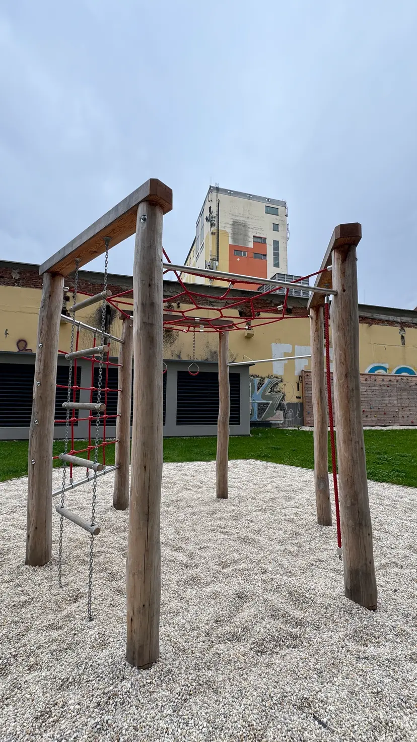 Spielplatz UNESCO-Esplanade 8 2