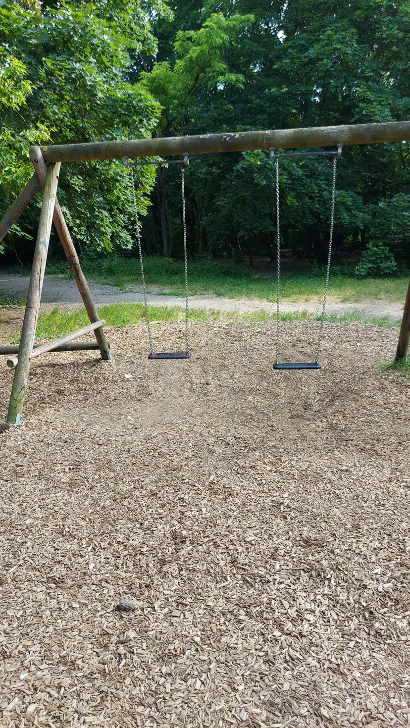 Waldspielplatz Satzingerweg 4